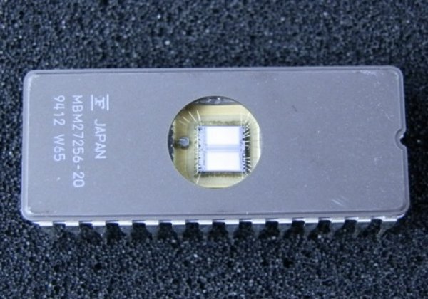 Hitachi  D27C256 UV EPROM  12個