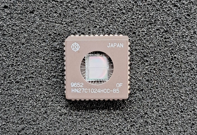 HN27C1024HCC-85、1Mbits (64KX16bit)E-PROM、85nS、44Pin LCC。