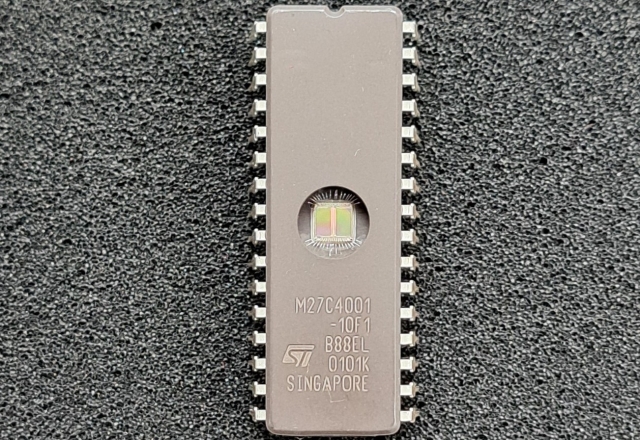 M27C4001-10F1、4Mbits E-PROM、100nS、32Pin-DIP。