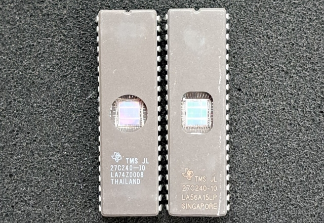 TMS27C240-10JL、 4Mbits (256KX16bit)E-PROM、100nS、40Pin-DIP。