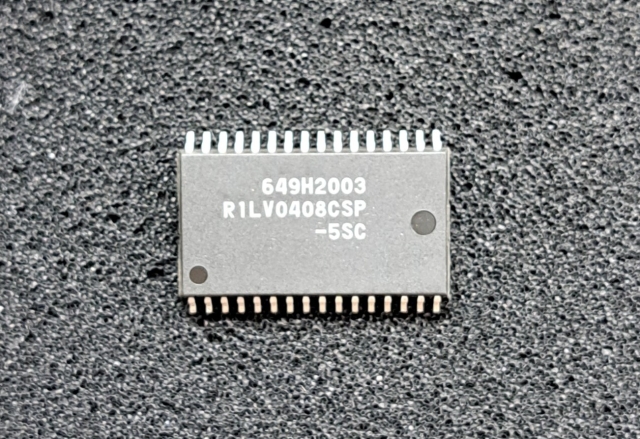 R1LV0408CSP-5SC、4MBit S-RAM、50nS 8X512K 3.3V、SOP32Pin。