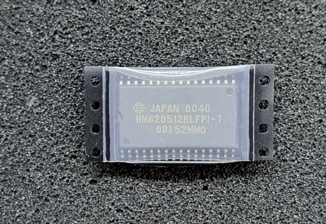 HM628512BLFPI-7、4MBit S-RAM、70nS、8X512K 5V。