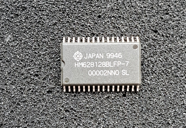 HM628128BLFP-7SL、1MBit S-RAM、8x128K、SOP32Pin。