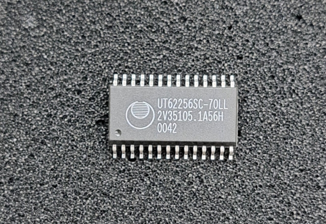 UT62256SC-70LL、256K S-RAM、SOP28Pin、Tac=70nS。