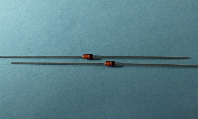 RD22E-AZ/JM(B1)、ツェナーダイオード、500mW、22V。