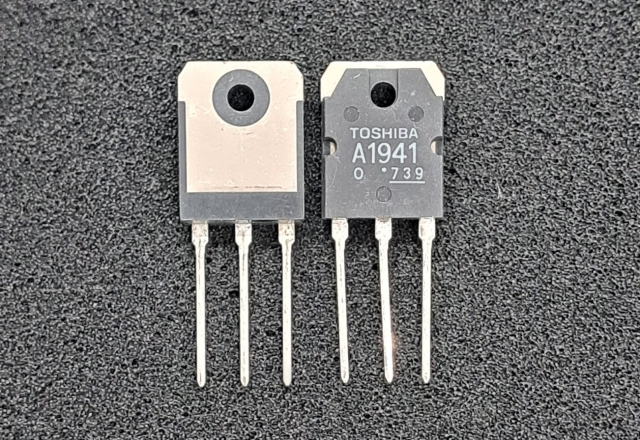 2SA1941-O(Q)、PNPトランジスタ、<br>Pcmax 100W、<br>Vceo -140V、<br>Icmax -10A、<br>hfe 55〜160。